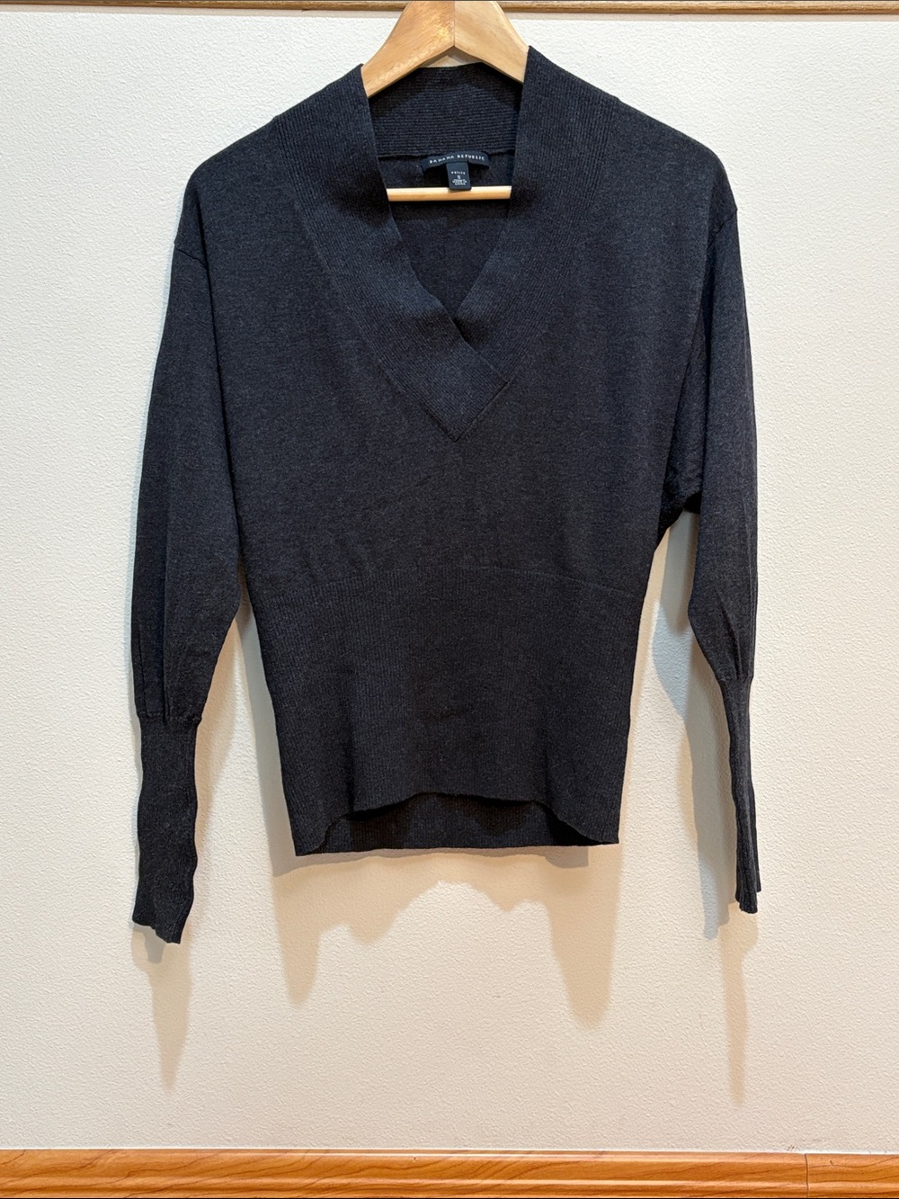 Banana Republic Dark Gray V-Neck Batwing Long Sleeves Knit Sweater